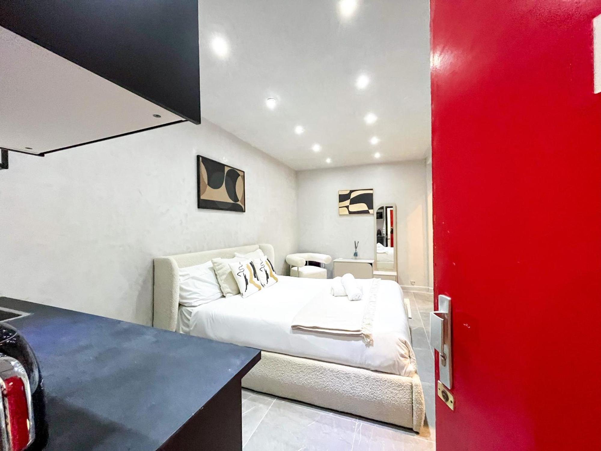 11 - Champs-elysees Apartment *